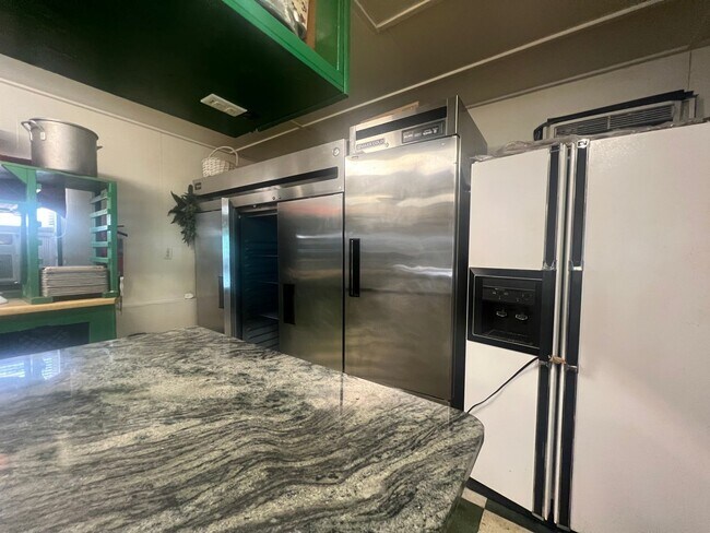 Building Photo - Maryville 37804 - COMMERCIAL KITCHEN for R...