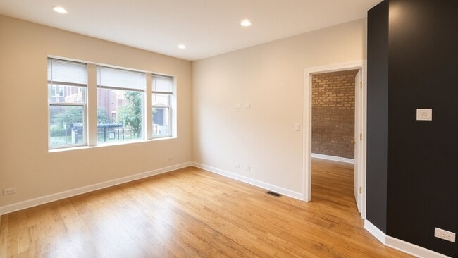 Building Photo - 4605 N Kimball Ave