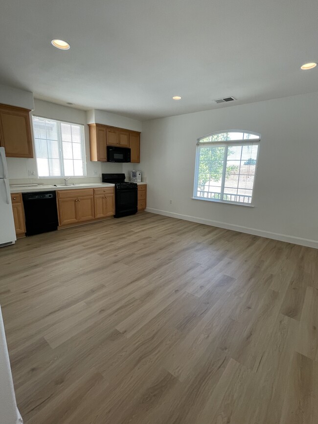 Kitchen - 1306 W Lagoon Rd