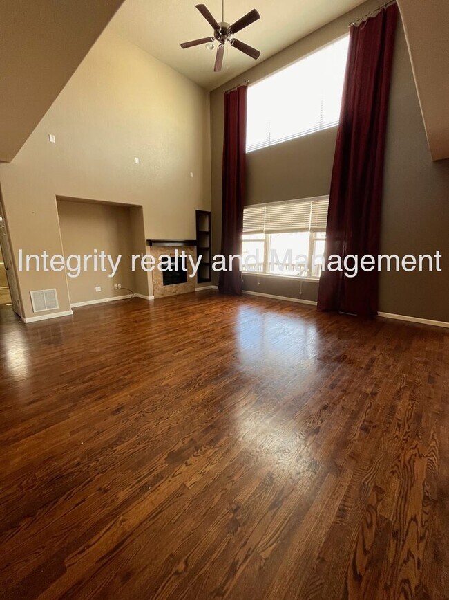 Foto del edificio - 4 Bed/3 Bath, 3,550 Sqft -1057 Clear Sky Way Castle Rock, CO 80109