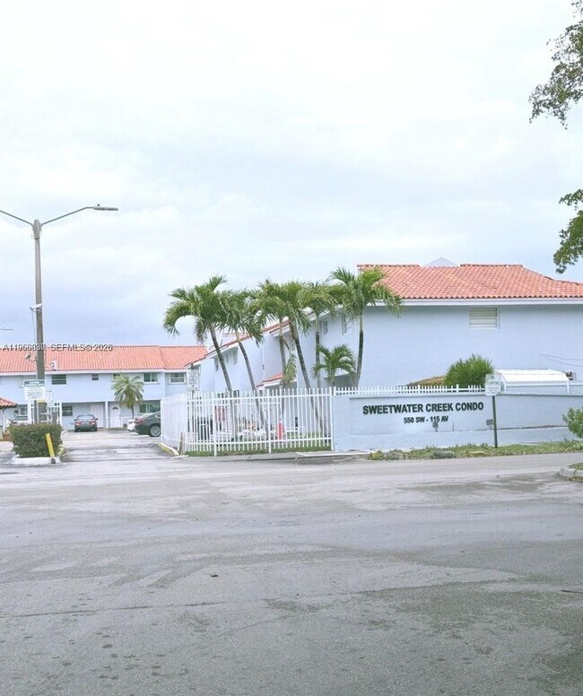Building Photo - 550 SW 115th Ave