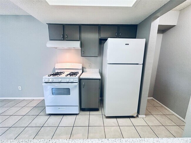 Foto del edificio - 5305 Woodland Oaks Ct