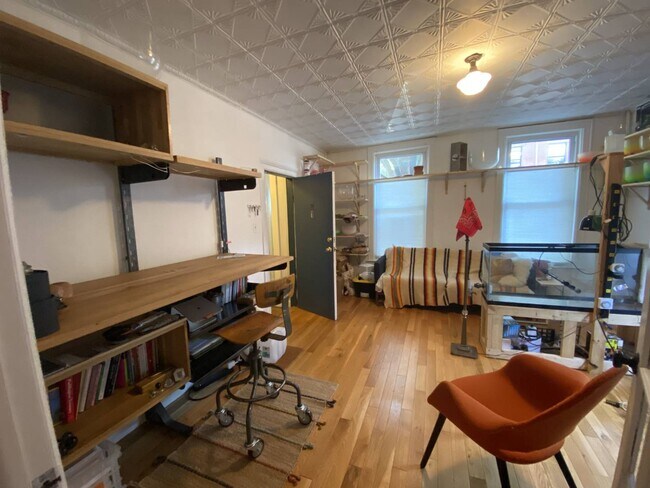 Building Photo - 130 Coffey St