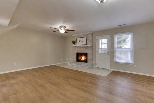 Building Photo - 425 Rennie Ct