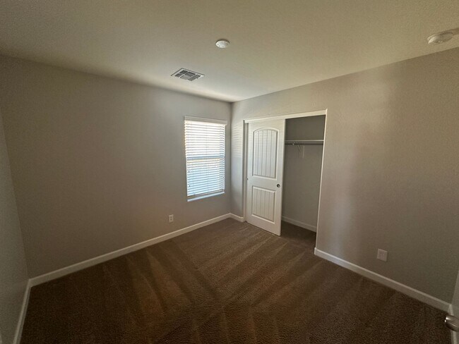 Building Photo - Pristine New Listing - View and Lease Today!
