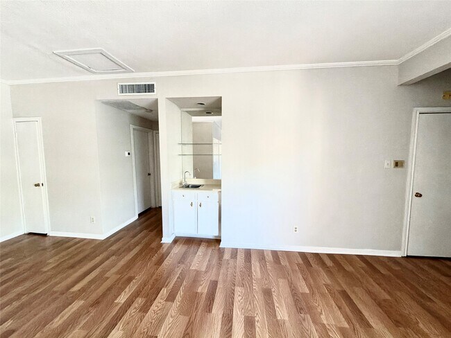 Foto del edificio - 728 Bering Dr