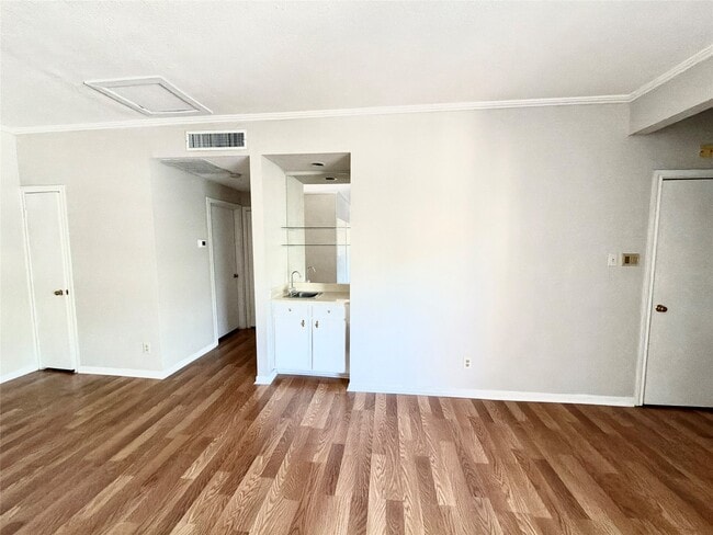 Building Photo - 728 Bering Dr