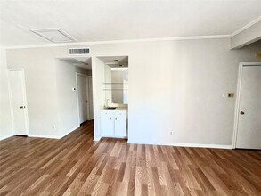 Building Photo - 728 Bering Dr