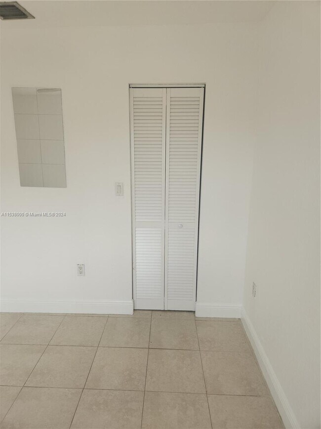 Foto del edificio - 1618 NW 38th St