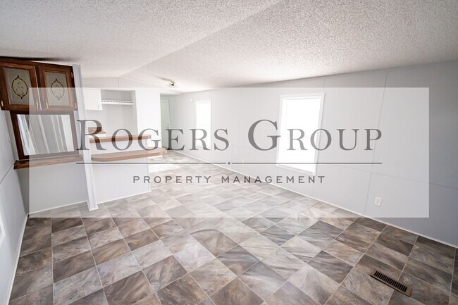 Foto del edificio - 51 Foster Rd