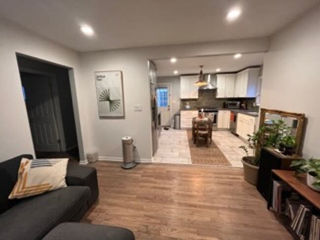 Building Photo - Fresh 3 Bed 2 Bath For Rent!