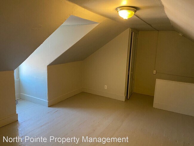 Building Photo - 3 br, 1 bath House - 533 Woodward St