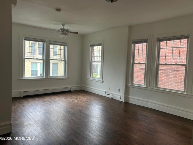 Building Photo - 513 Bangs Ave