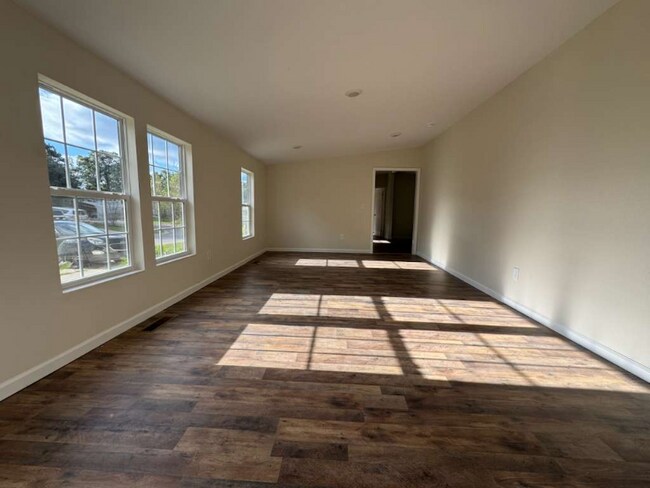 Foto del edificio - 1745 Bridgewater Dr