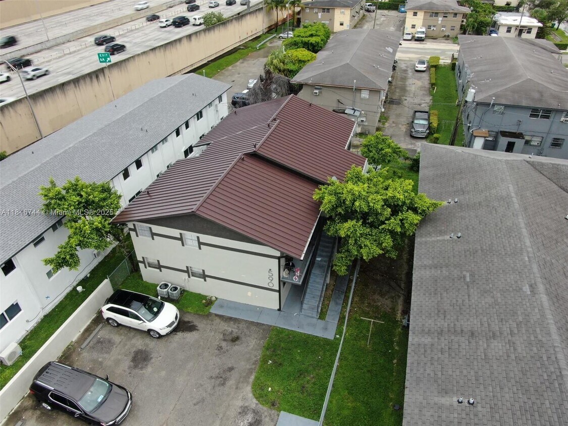 Foto principal - 590 NW 65th St