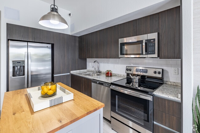 1HAB, 1BA - 612SF - Cocina - Solina Old Cutler Apartments