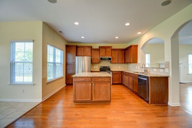 Building Photo - **Move In by October 8th 2025 and Receive ...