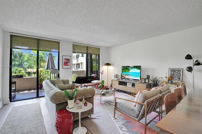 Foto del edificio - 161 Crandon Blvd