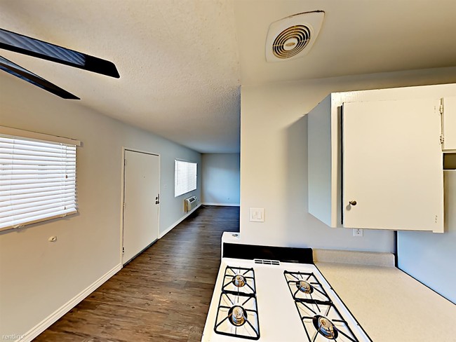 Building Photo - 2 br, 1 bath Apartment - 340 N 1st St N