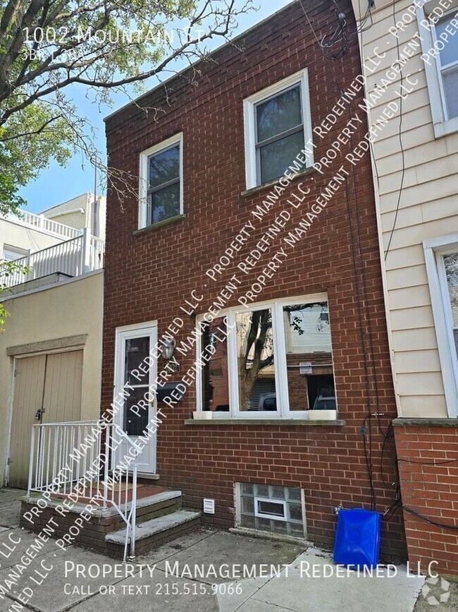 Building Photo - 1002 Mountain St