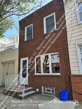 Building Photo - 1002 Mountain St