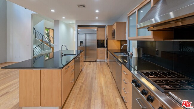 Building Photo - 143 Union Jack Mall