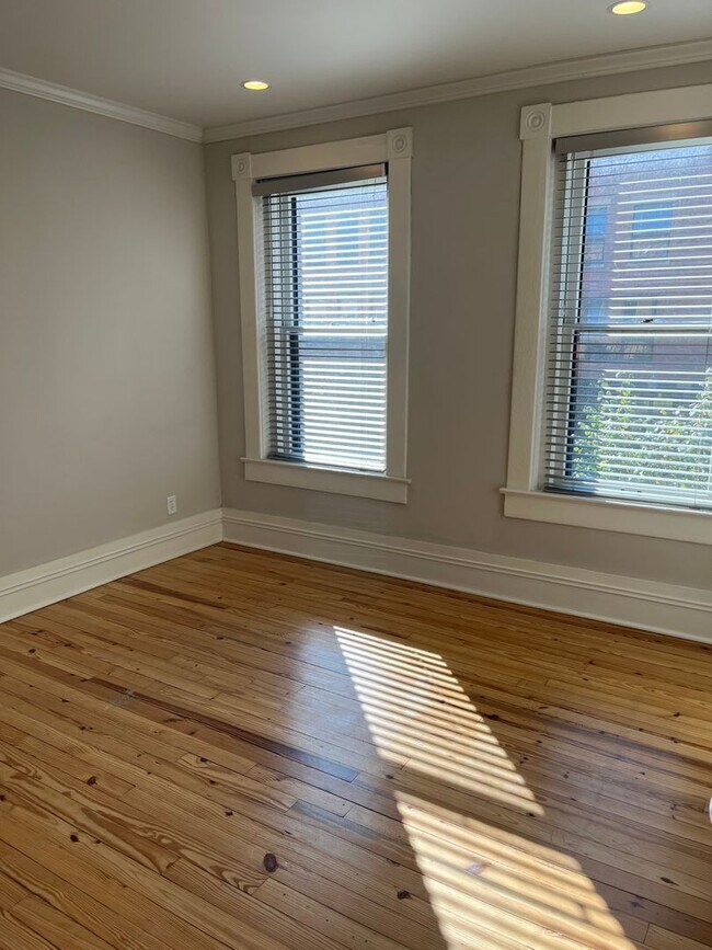 Foto del interior - 692 N High St