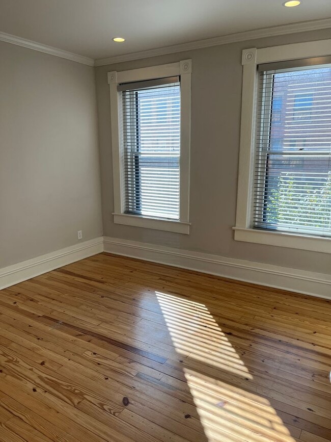 Interior Photo - 692 N High St