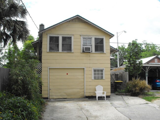 Building Photo - 2022 College St
