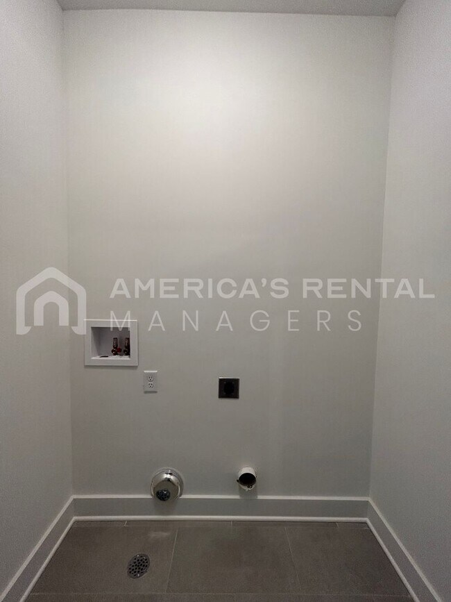 Foto del edificio - New Construction Home for Rent in Vestavia...