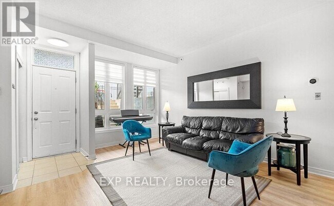 Photo du bâtiment - 1837 Eglinton Ave E