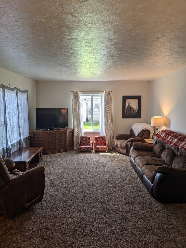 Building Photo - 73 E 4800 S