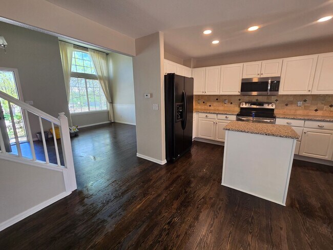 Foto del edificio - Beautiful and Fresh Updated Four Bedroom Home on a Corner Lot in Rock Creek!