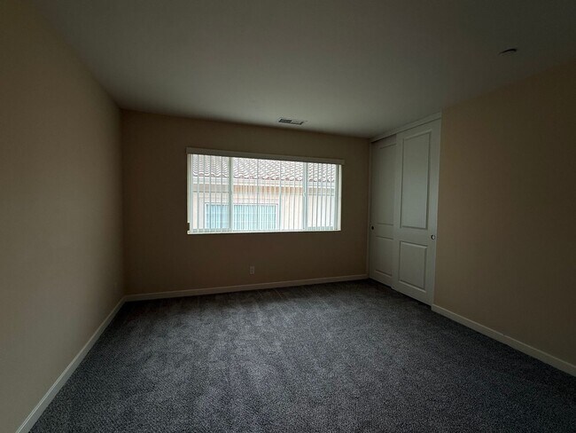 Foto del edificio - 242 S Redwood Ave