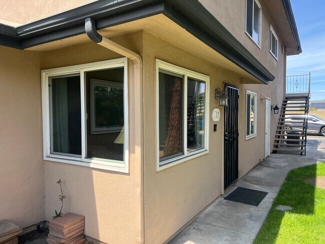 Building Photo - Welcome to your slice of paradise this FUL...