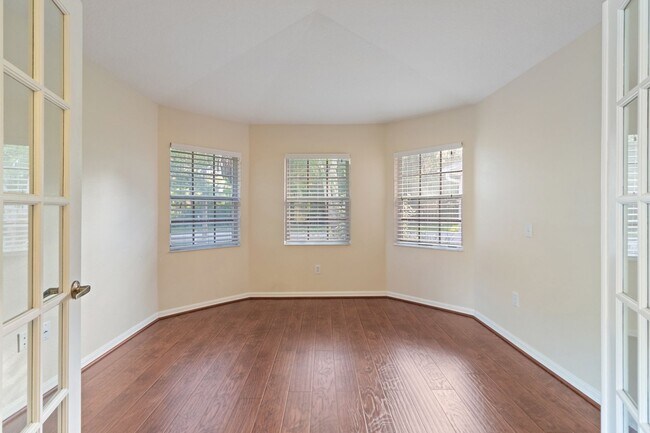Building Photo - 4 bed, 2 Bath New Tampa Home for Lease!