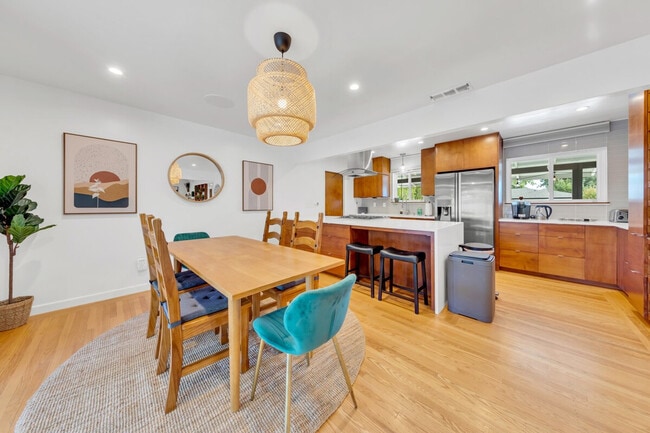 Foto del edificio - 6836 S Land Park Dr