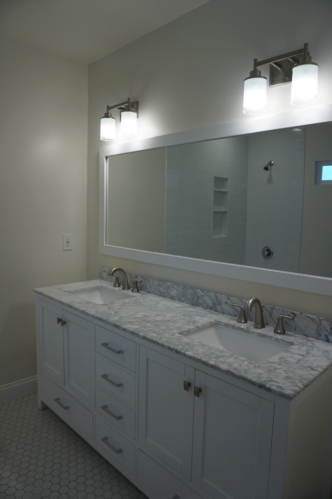 BAÑO PRIVADO BA 2 - 5061 Packard St