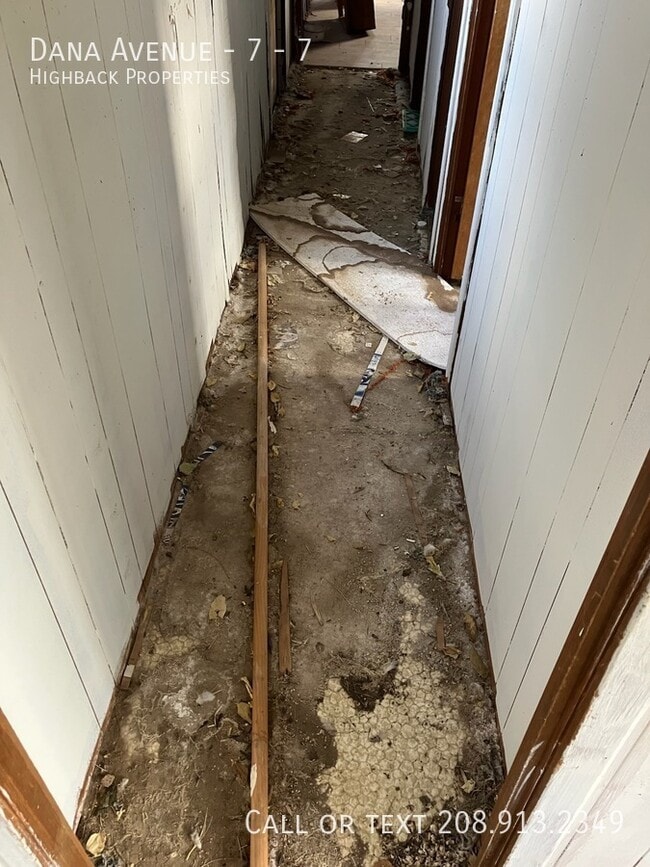 Building Photo - Dana Avenue - 7-7