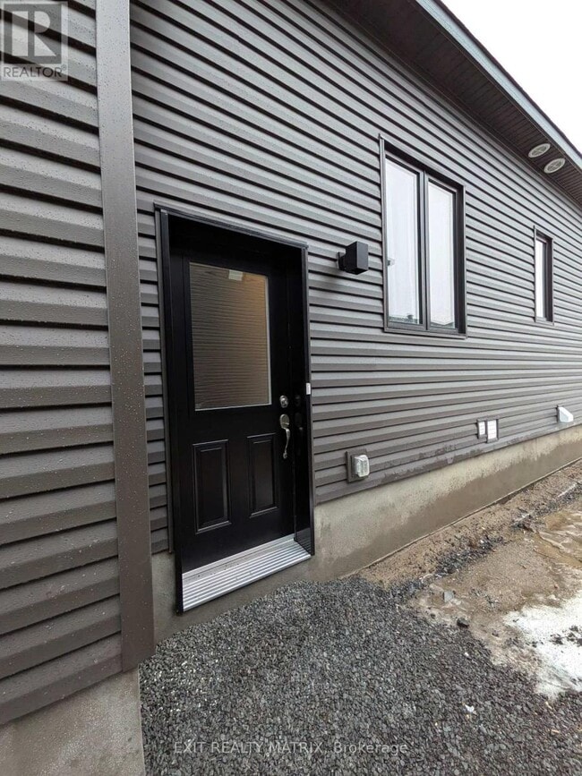 Building Photo - 903 Cologne St