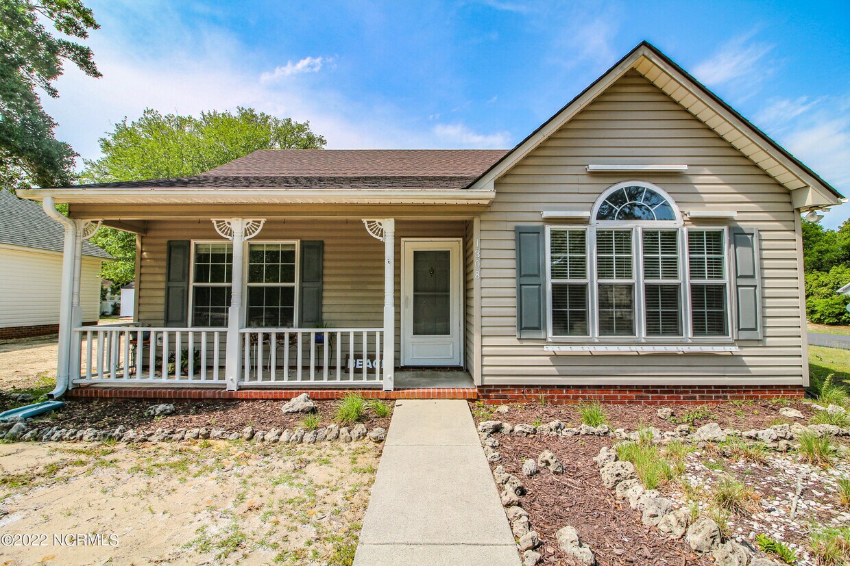 1308 E Oak Island Dr, Oak Island, NC 28465 House for Rent in Oak
