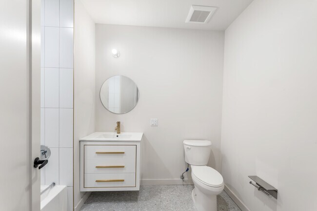 Building Photo - 55 Washington St