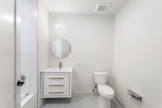 Building Photo - 55 Washington St