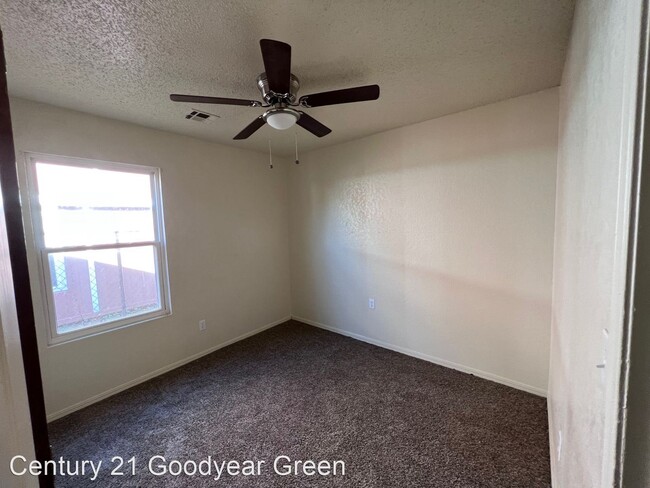 Building Photo - 2 br, 2 bath House - 6203 S.E. 47th St.