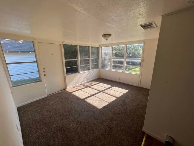 Building Photo - 2105 Joline St