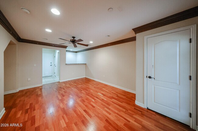 Foto del edificio - 2434 E Roma Ave