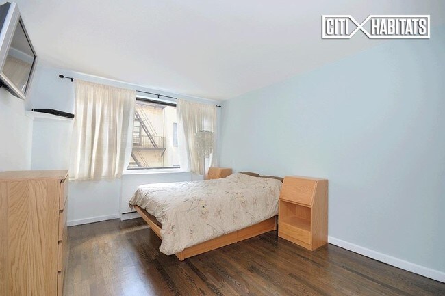 Foto del edificio - 44 E 12th St