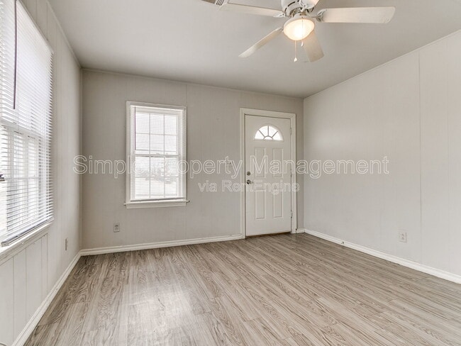 Photo - 4005 N Rockwell Ave House