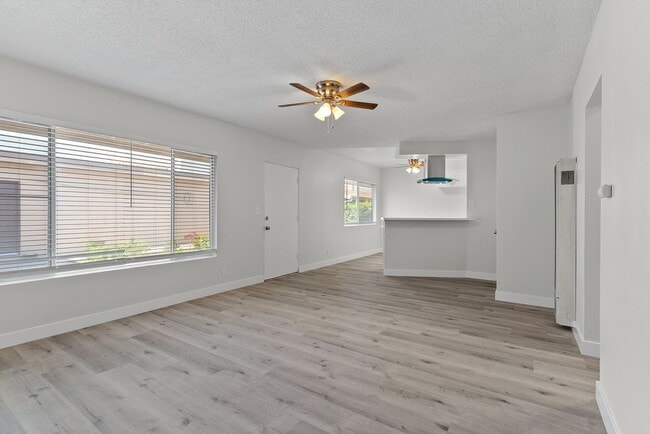 Building Photo - 147 S Magnolia Ave
