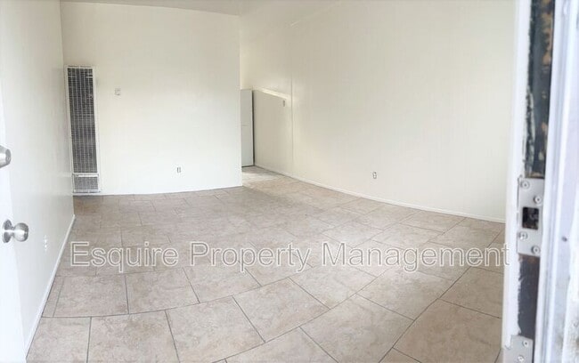 Building Photo - 310 Hill St